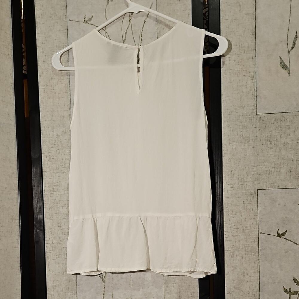 H&M White Sleeveless Peplum Blouse with Buttoned Detail - Picture 3 of 4